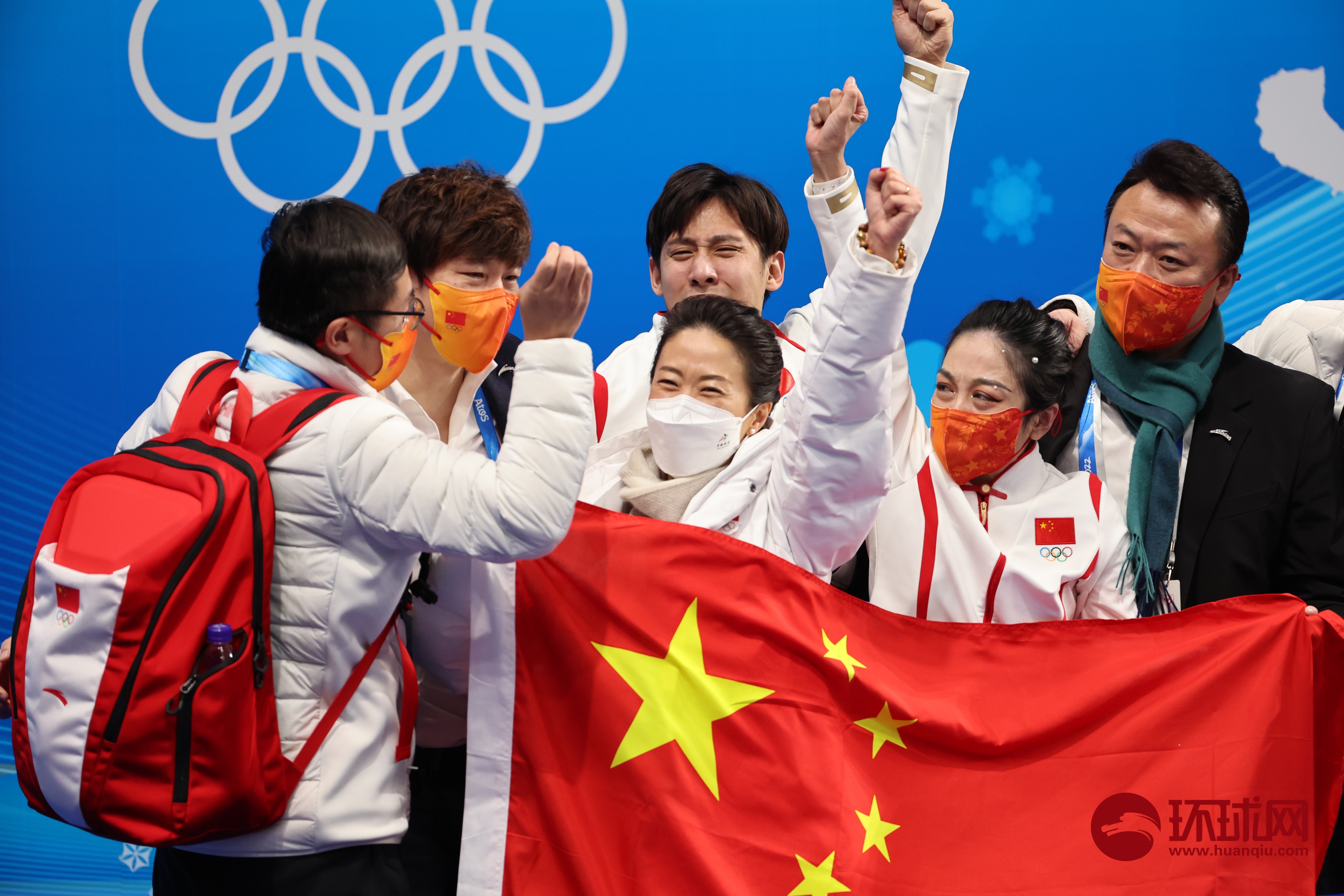 乐鱼体育官网 Doinb回归赛场，挺进下一轮首场状态亮眼，雄鹿观众沸腾！