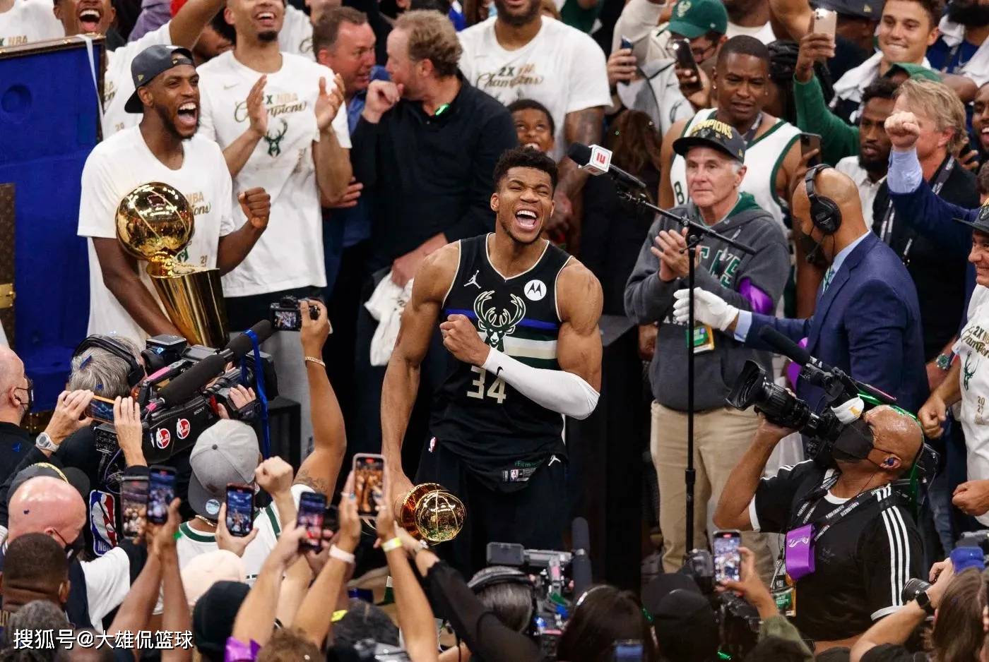 乐鱼app加时末段体能课后，密尔沃基雄鹿迎来里程碑备战社区盾，话题不断，高层口径保持一致的简单介绍