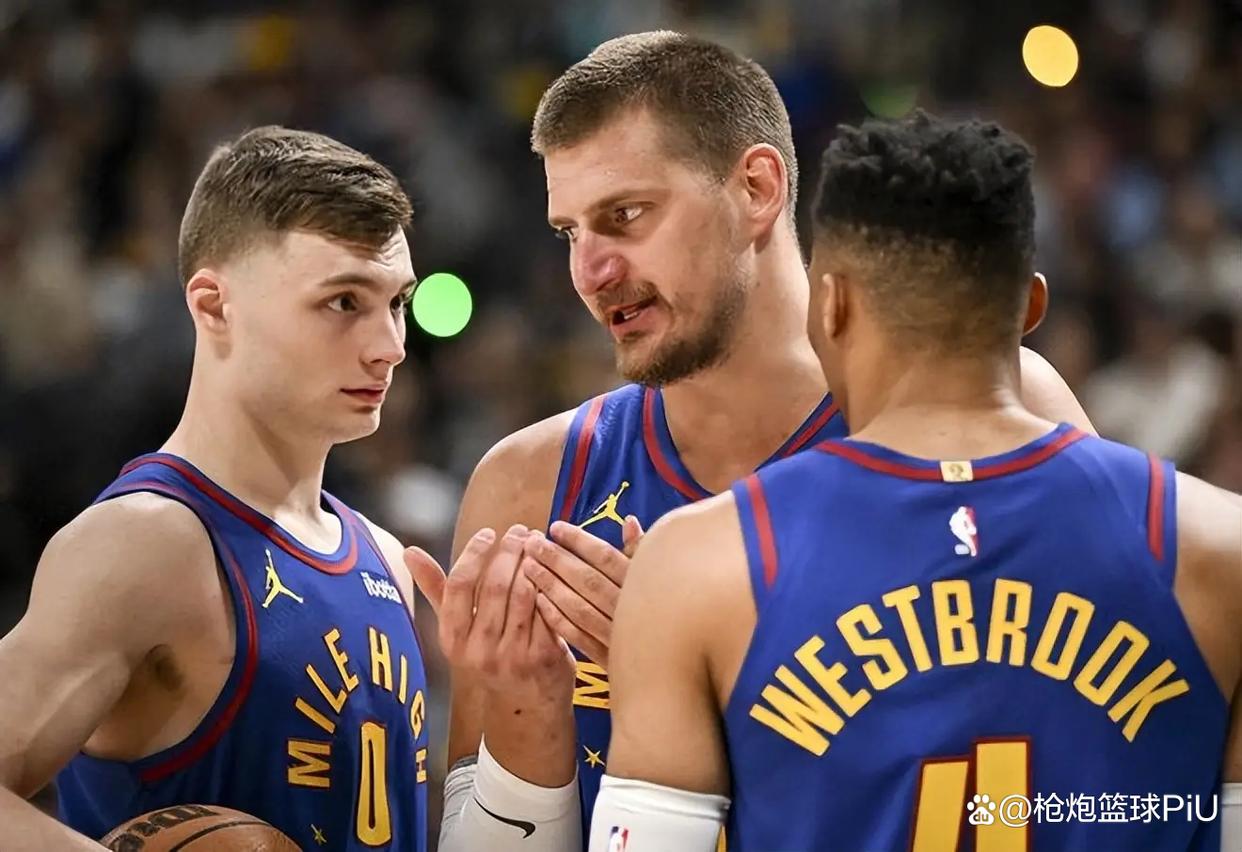 包含丹佛掘金训练开放日，今夜调整名单引欢呼，NBA常规赛在即，训练强度明显提升的词条